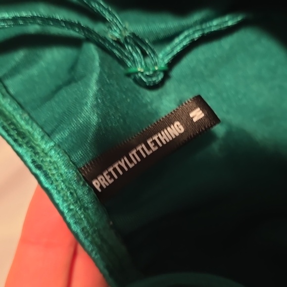 PrettyLittleThing Green Satin Bodysuit M - Picture 2 of 3